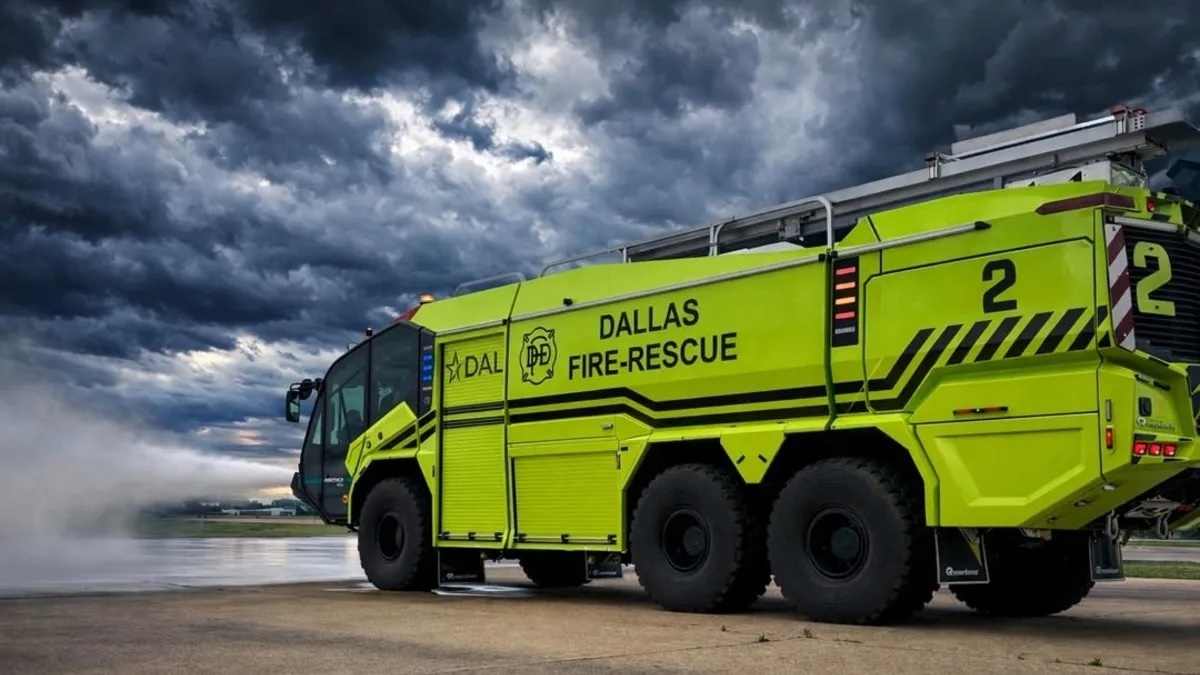 Электрический пожарный автомобиль для аэропорта Rosenbauer Panther 6×6 разгоняется до 80 км/ч менее чем за 20 секунд