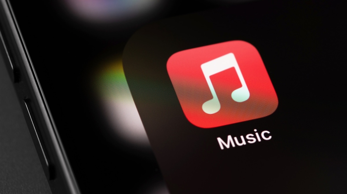 Apple Music начнёт добавлять метку Made With AI к контенту, созданному с помощью ИИ