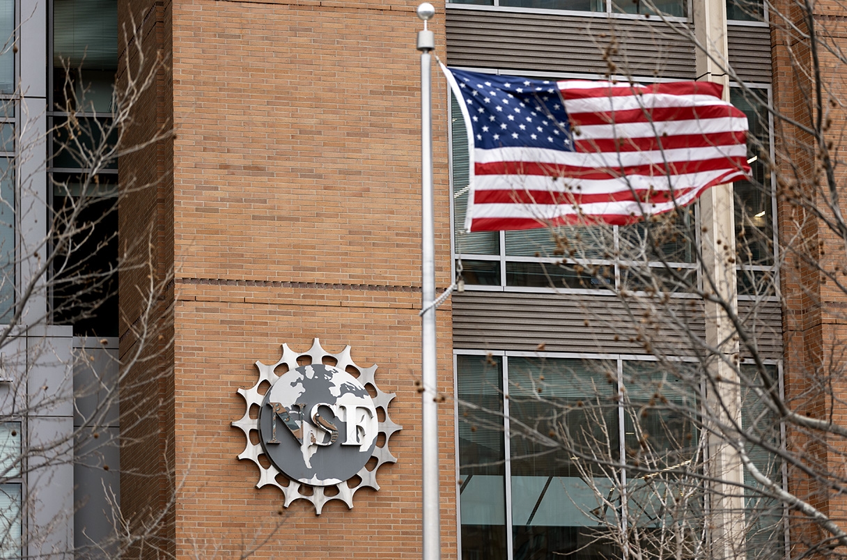 Президент США уволил всех 24 членов Национального научного совета США