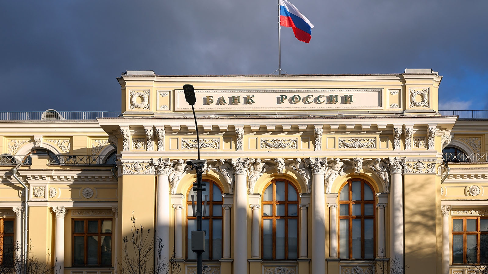ЦБ разрешил обращение на российских биржах Bitcoin, Ethereum и Tether USDT