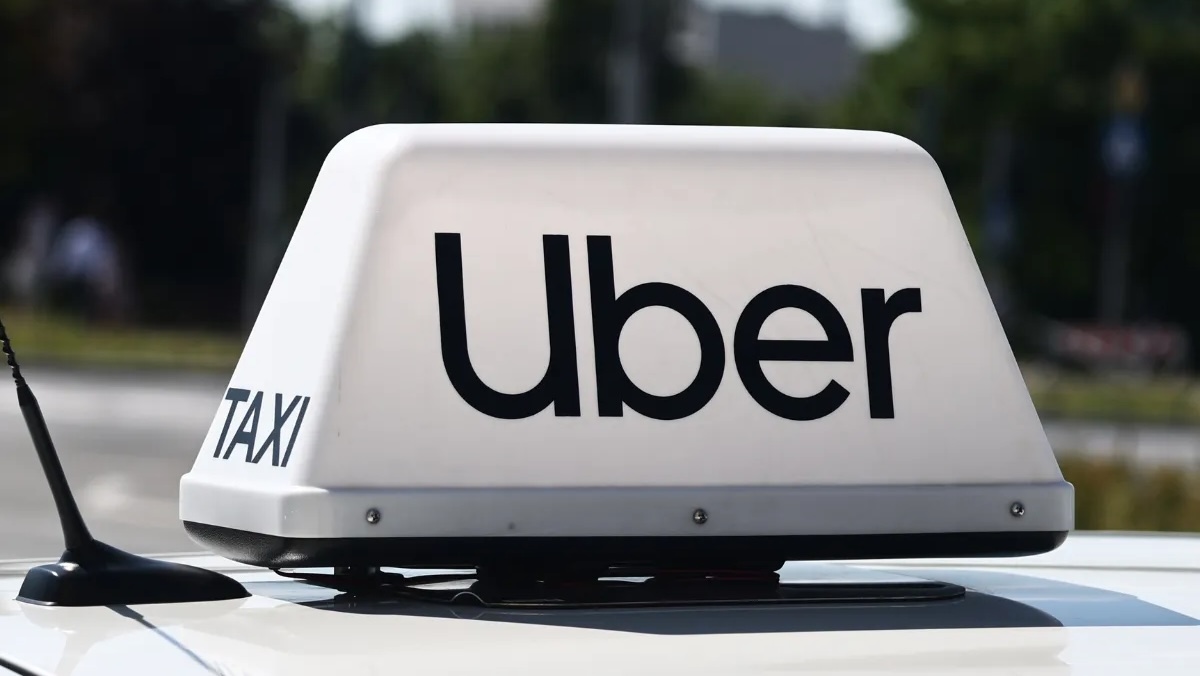 Uber сократит около 3,3 тысячи сотрудников или 10% штата, а равным образом отменит удалённую работу