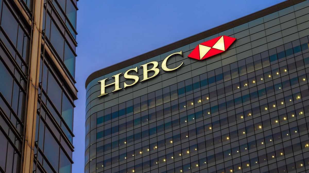 Крупнейший банк Великобритании HSBC планирует уволить до 20 тысяч сотрудников из-за внедрения ИИ