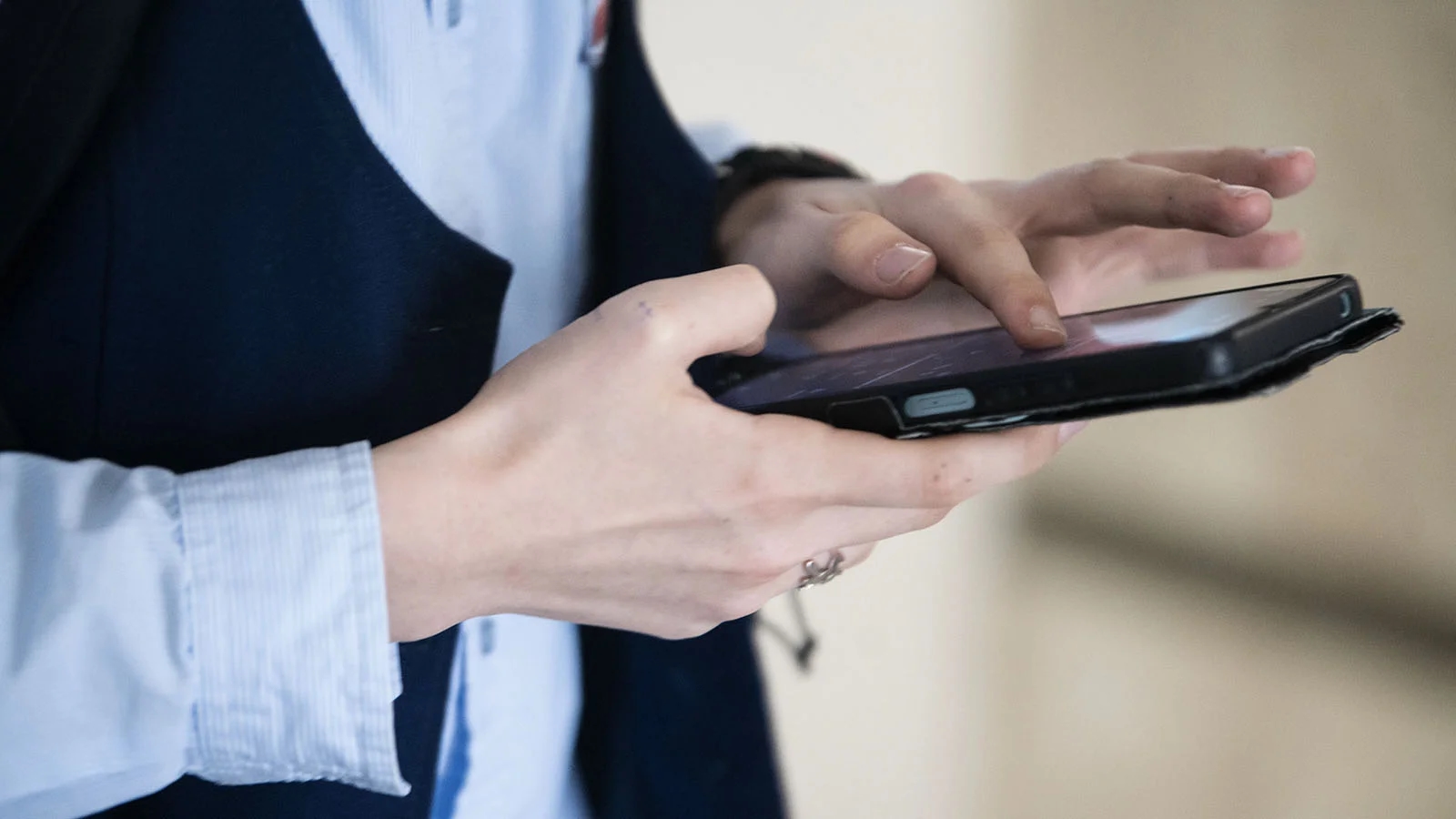 «Вымпелком» раскритиковал запрет авторизационных SMS для детских сим‑карт