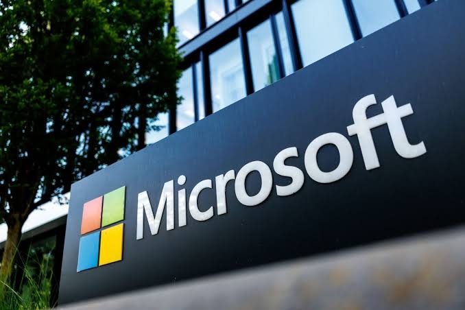 Экоактивисты облили химической смесью фундамент будущего ЦОД Microsoft в Амстердаме