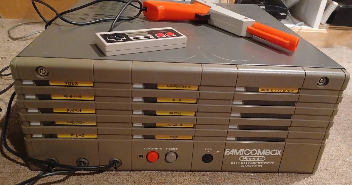 Редкие рабочие консоли Nintendo Famicombox обнаружили в японском отеле для свиданий