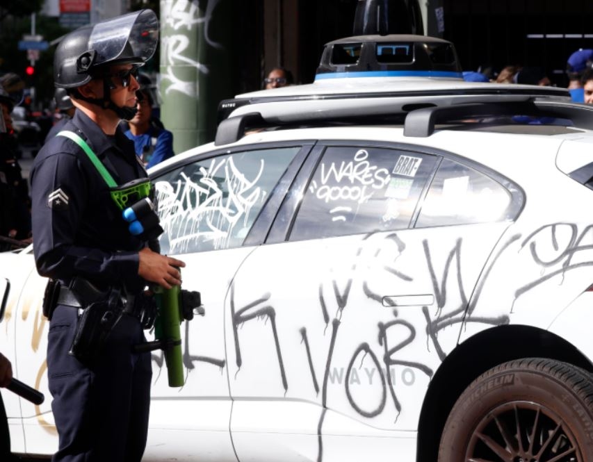 Пассажиры робомобилей оказываются в ловушке в связи с факторов внешней агрессии