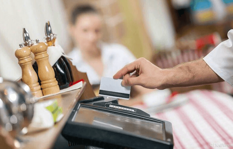 В российских кафе и ресторанах начнут внедрять ИИ-кассиров