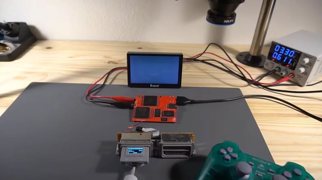 Энтузиаст собрал PlayStation One без дисковода и с картой памяти