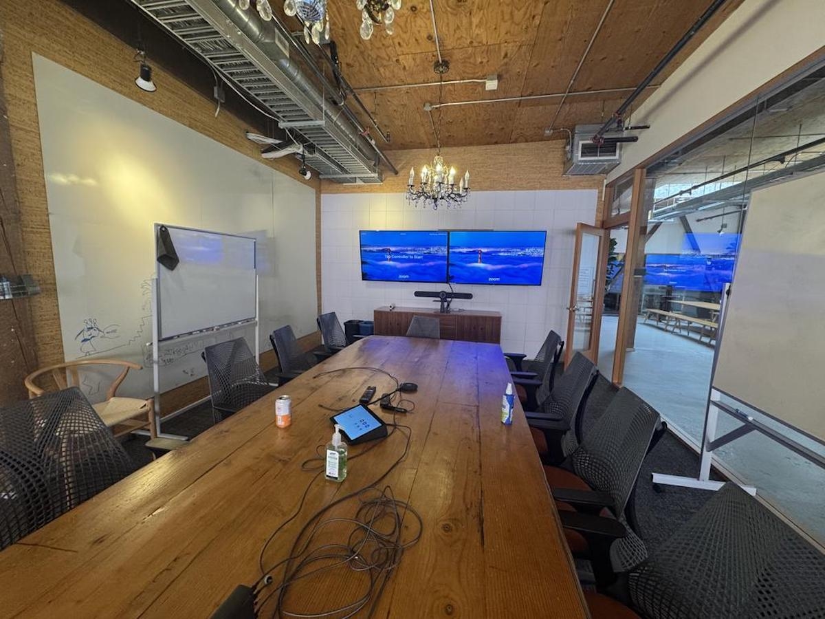 Самый большой раунд инвестиций в ИИ — 1 млрд $