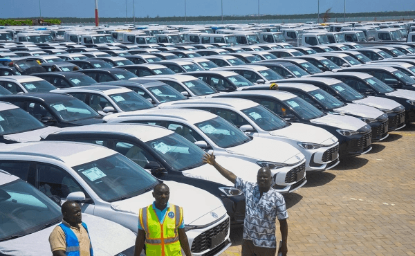 К африканскому острову пристали суда с тысячами люксовых авто в связи с кризиса в Ормузском проливе