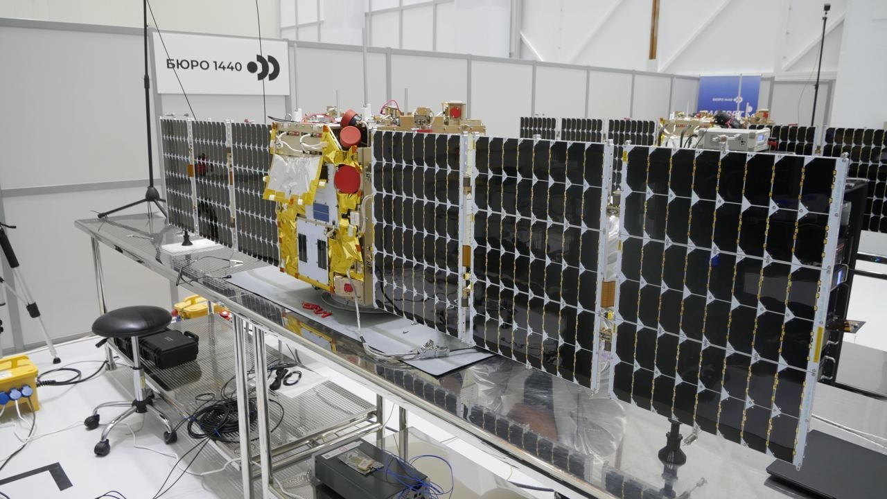 ГКРЧ выделила частоты для развития систем связи в формате «смартфон‑спутник»