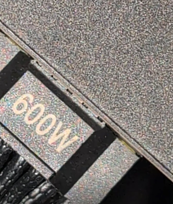 Жёлтый коннектор кабеля 12V-2x6 блоков питания MSI со временем может «самостоятельно» отсоединяться от разъёма