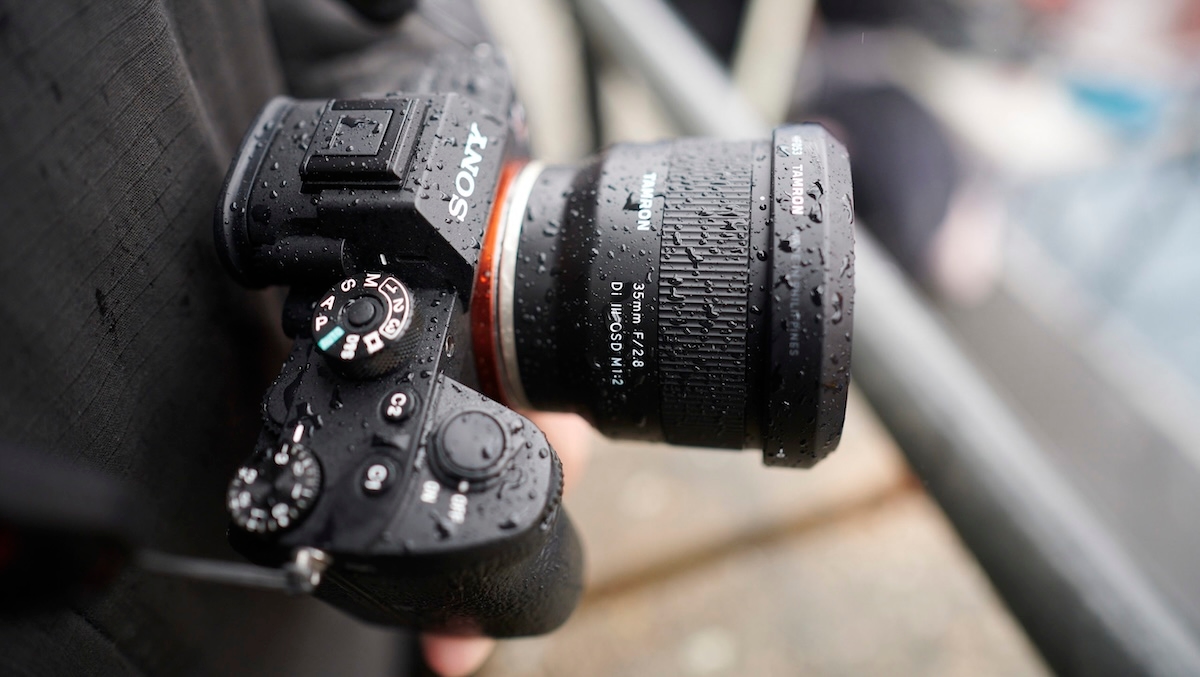 Sony планирует купить производителя объективов Tamron