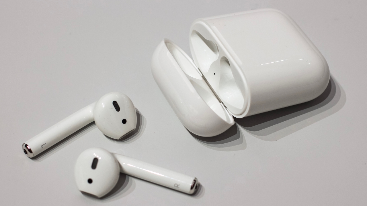 Эффект AirPods: гарнитура сильно меняют то, как люди взаимодействуют друг с другом в обществе