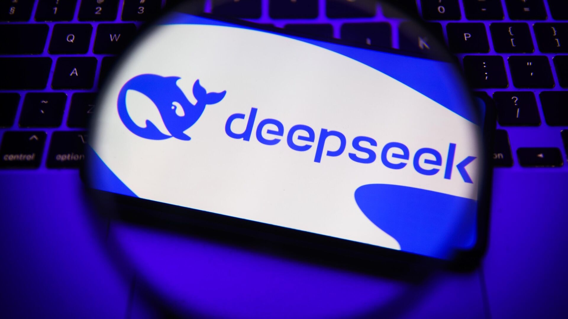 DeepSeek меняет независимость на $7,4 млрд — и все равно дешевле OpenAI в разы