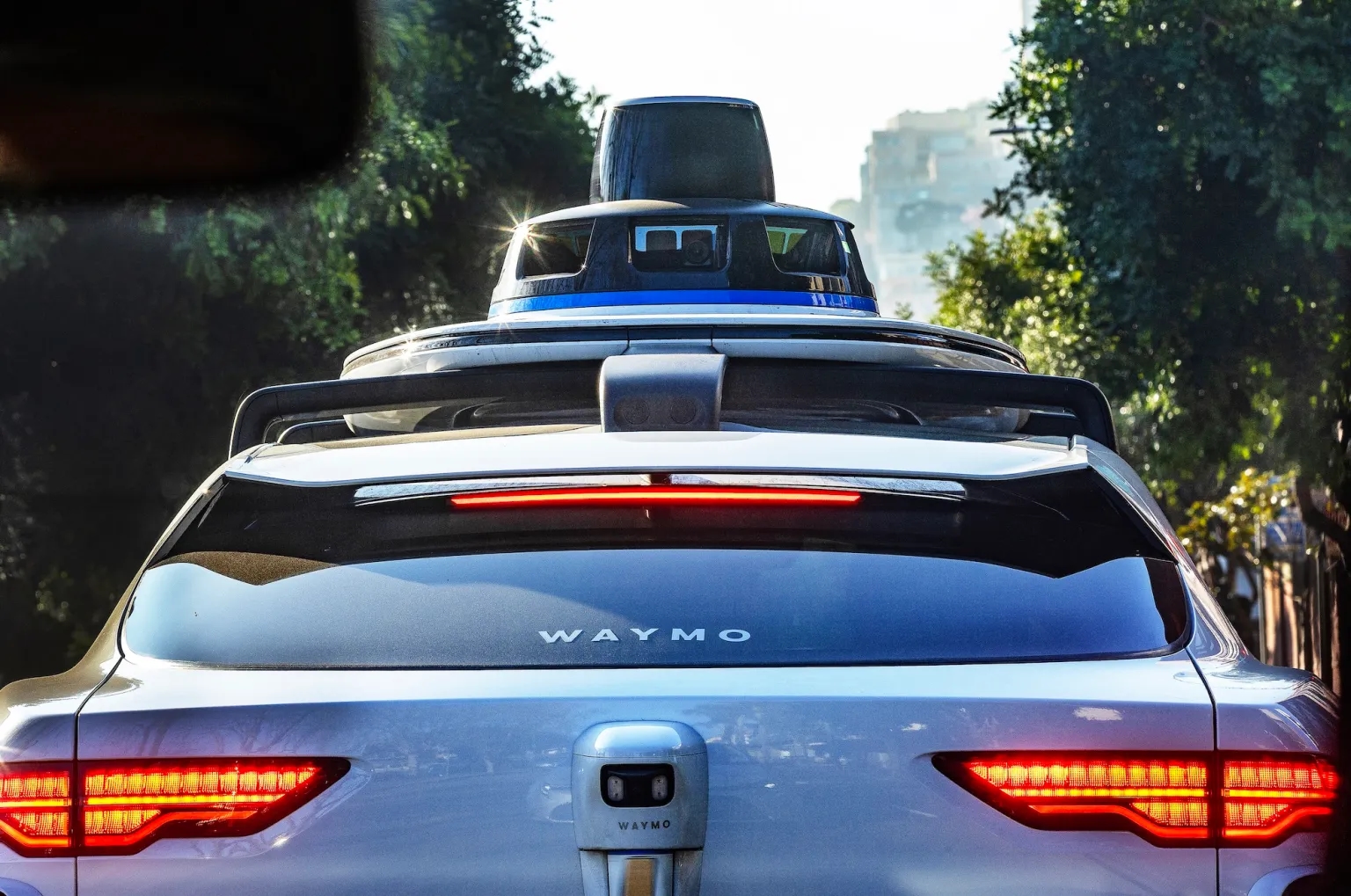 Waymo расширяет сервис роботакси в США на четыре новых города