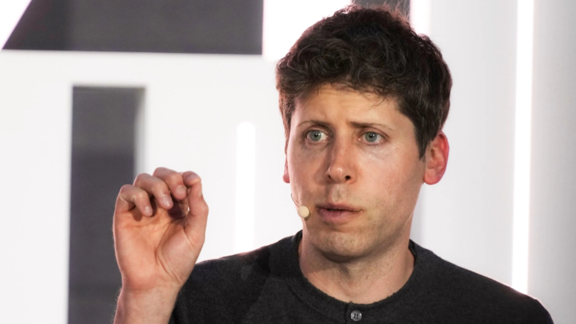 «AGI будет выглядеть как разминка»: Альтман о следующем прорыве в ИИ