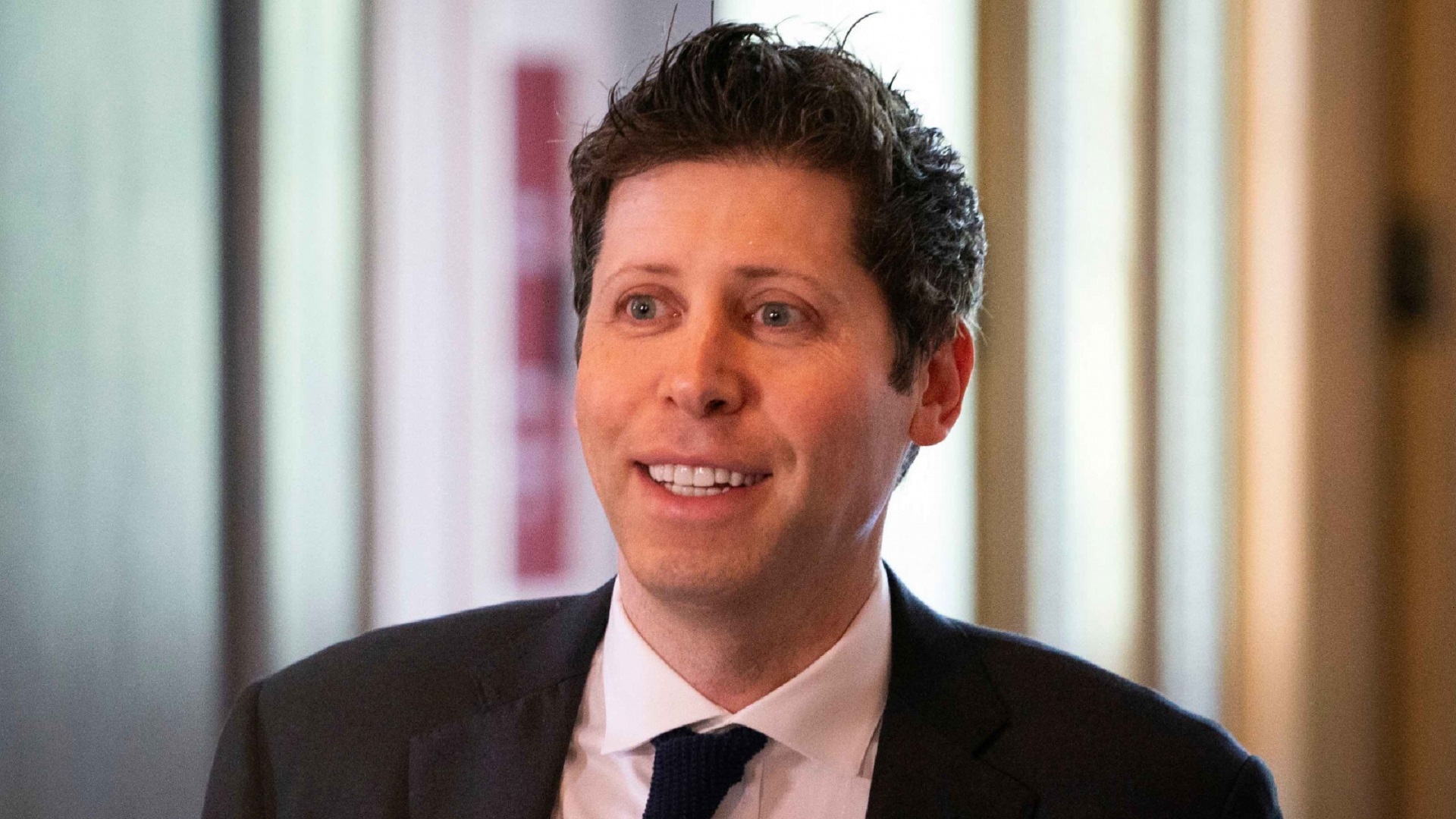 «В США не любят ИИ» — Сэм Альтман полагает это проблемой